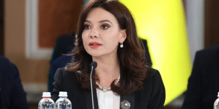 Franca vendos një pllakë përkujtimore për Ismail Kadarenë; Spiropali: Parisi i shpreh mirënjohje luftëtarit të palodhur për Shqipërinë Europiane.