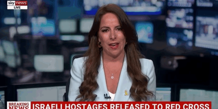 Gazetarja e Sky News e emocionuar pas lirimit të pengjeve nga Hamasi: "Lajmi më fantastik që kam raportuar ndonjëherë"
