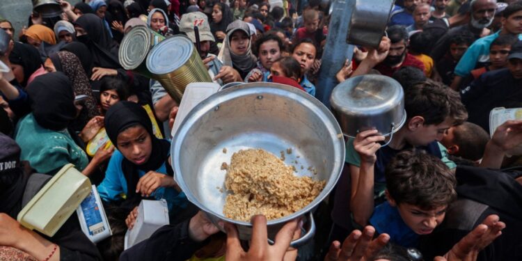 Gjashtëdhjetë mijë ton ushqim të gatshëm për shpërndarje në Gaza, e cila do të mjaftojë për tre muaj.