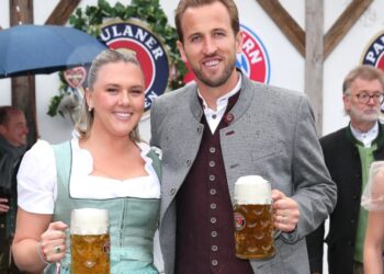 Gruaja e Harry Kane mund të pengojë rikthimin në Premier League, përkundër klauzolës së lirimit të transferimit.
