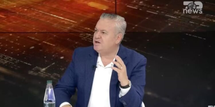 "Hajdutët ndodhen kudo mes fqinjëve", thotë Myslym Murrizi: Oerdin dhe Damiani kanë një pastruese nga Filipinet, të cilën e angazhojnë me radhë për vilat në Palasë.