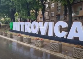 Hiqen ciriliket, simboli 'Mitrovica' vendoset në veri