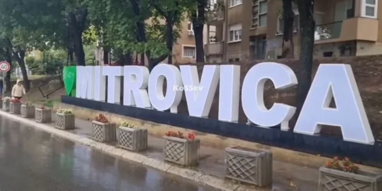 Hiqen ciriliket, simboli 'Mitrovica' vendoset në veri
