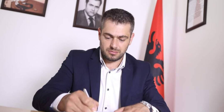 Hoti: Mungesa e vetëdijësimit për veprime në shërbim të shtetit është shqetësuese