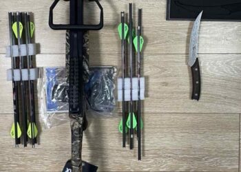 Huaj i kapur në doganën greke me një hark dhe 21 shigjeta, përgatitej të hynte në Shqipëri