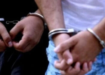 I arrestuar teksa përgatitin qeset me marihuanë për tregti.