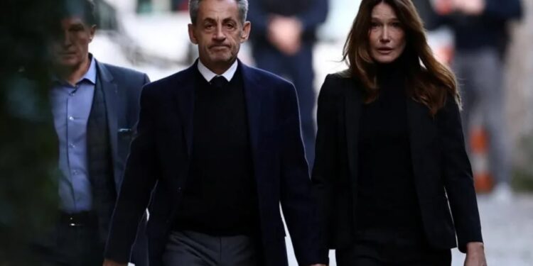 Ish-presidenti francez, i akuzuar për financimin e fushatës së tij me para nga diktatori i Libisë, nis të vuajë dënimin me burg.