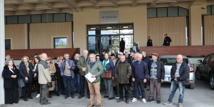 Ish-punëtorët e Rilindjes kërkojnë 20 përqindëshin: Po trajtohemi padrejtësisht.