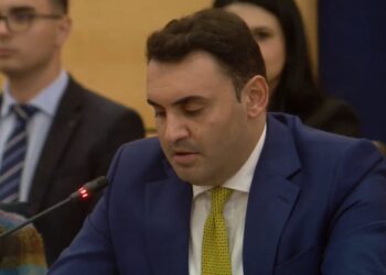 “Jemi shumë të distancuar nga udhëzimet e BE-së”, thotë Këlliçi: Keqadministrimi i energjisë pengon Shqipërinë në përmbushjen e qëllimeve për vitin 2030.