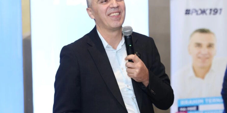 Kandidati i PDK-së në Fushë-Kosovë diskuton mbi bisedimet me LDK-në dhe LVV-në.