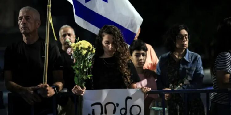 Katër palestinezë humbin jetën në Gaza, vetëm një ditë pas lirimit të 20 pengjeve izraelitë. Hamas akuzon për shkelje të marrëveshjes së armëpushimit.