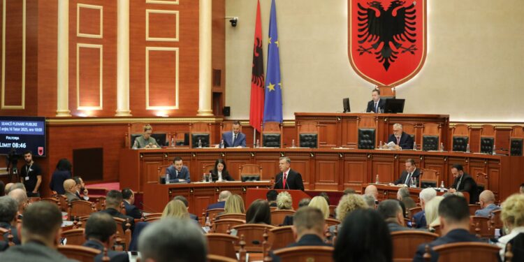 "Kemi arritur një marrëveshje në Konferencën e Kryetarëve", Balliu ndërpret fjalën, Balla: O e largoni, ose nuk mund të vazhdoj…