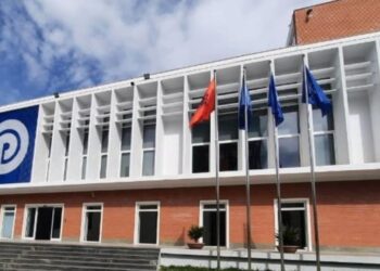 Kërkesa e PD-së për seancat publike të Kushtetueses: Letër drejt Peleshit për pjesëmarrjen e ekspertëve.