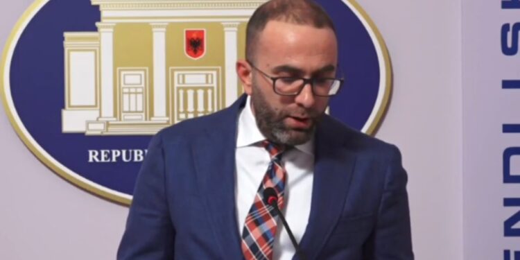 Kërkesa për të larguar presidentin Begaj, Gazment Bardhi: Ka shkelur Kushtetutën dhe ka ndërhyrë...