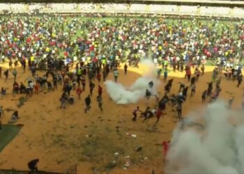 Kohë zie për ish-kryeministrin kenian, policia përdor armët për të shpërndarë turmën, tre të vdekur.