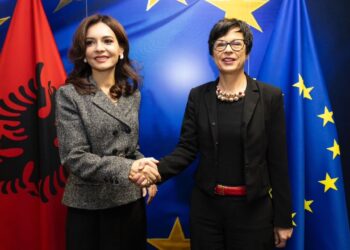 Komisionerja Marta Kos e inkurajon Spiropalin para “Murit të Zgjerimit” në Bruksel: Shqipëria si një model suksesi, mbështesim synimin për përfundimin e negociatave deri në vitin 2027.