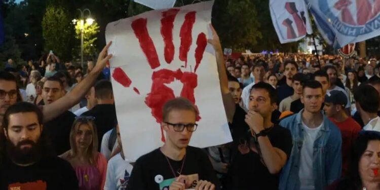 "Korrupsioni vret": Studentët serbë protestojnë për një vit kundër regjimit të Vuçiçit, analiza nga DW: Cilat janë kërkesat e tyre?