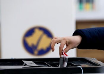 Kosova votoi sot: Qendrat e votimit mbyllen, dalin rezultatet e para nga exit poll. Kë po kryeson?
