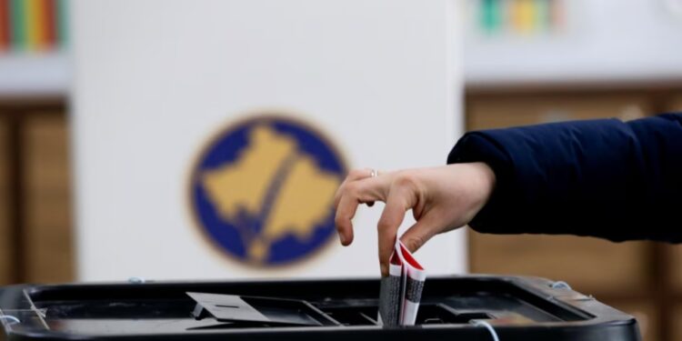 Kosova votoi sot: Qendrat e votimit mbyllen, dalin rezultatet e para nga exit poll. Kë po kryeson?