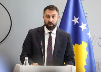 Krasniqi e fajëson Veton Berishën për interesa personale pas dështimit të votimit të Qeverisë Kurti 3.