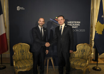 Kurti i bën thirrje Francës për mbështetje në përfitimin e statusit të vendit kandidat për Kosovën.