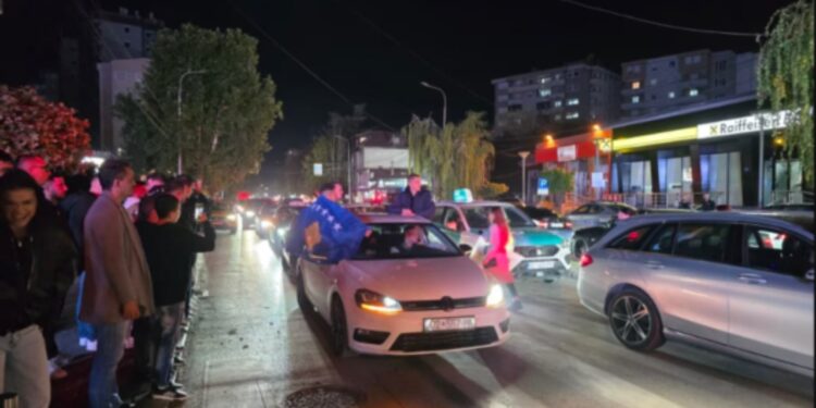 Kush kalon në balotazh dhe kush janë fituesit e sotëm? Rezultatet e ‘exit poll-eve’ në Kosovë.