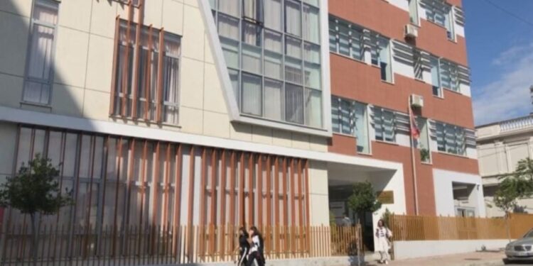 "Ky lloj komunikimi me mua nuk është i lejuar" / Top Channel siguron regjistrimin audio që rezultoi në arrestimin e avokatit Ulian Bajrami.