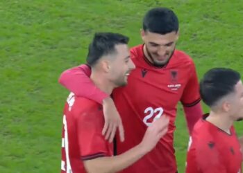 LIVE Shqipëri-Jordani: Arbër Hoxha shënon një supergol me një goditje të fuqishme nga distanca (Video)