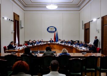 LIVE/PD "shkund" Kuvendin: S’ka marrëveshje për dy reformat. Bardhi publikon dokumentin: Begaj financohet nga një spital privat. Balla mbron Presidentin, ndërsa Berisha sulmon Dumanin.