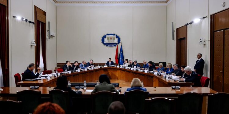 LIVE/PD "shkund" Kuvendin: S’ka marrëveshje për dy reformat. Bardhi publikon dokumentin: Begaj financohet nga një spital privat. Balla mbron Presidentin, ndërsa Berisha sulmon Dumanin.