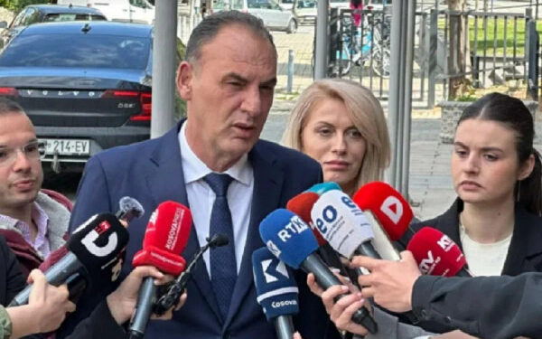 Limaj: Basha duhet të mos ketë asnjë post publik