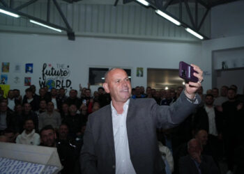 Lladrovci: Memli Krasniqi duhet të lërë postin.