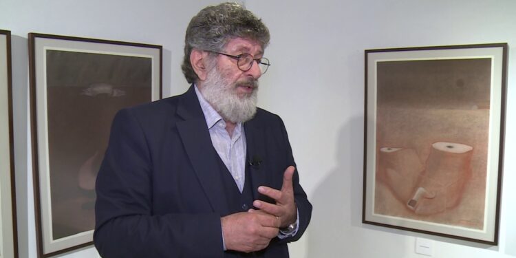 “Magjia e Vizatimit”/ Piktori Gazmend Leka hap ekspozitën me më shumë se 80 vepra në Galerinë FAB.