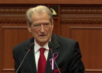 “Mbështes kolegen Topalli, por…”/ Berisha-Klosit: S’kam çfarë t’i them atij që ia mori bixhozi rininë.