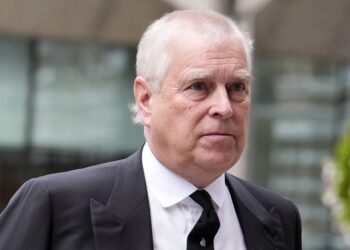 Mbreti anullon të gjitha titujt mbretërorë, historian britanik zbërthen të papriturat për Princin Andrew: Në Tajlandë, ai solli 40 prostituta në 4 ditë në hotel.