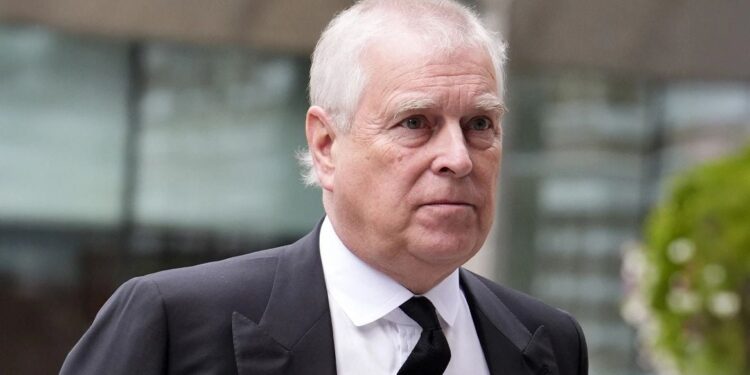 Mbreti anullon të gjitha titujt mbretërorë, historian britanik zbërthen të papriturat për Princin Andrew: Në Tajlandë, ai solli 40 prostituta në 4 ditë në hotel.