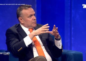 "Ministra të tjerë nën hetim" / Karamuço në "Top Story": Maxhoranca nuk e pyeti Dumanin në Kuvend për burgosje, ata janë në frikë.