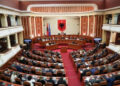 Mocioni i opozitës për programin e qeverisë nuk kalon – Debat i fortë mbi Kosovën në Kuvendin e Shqipërisë