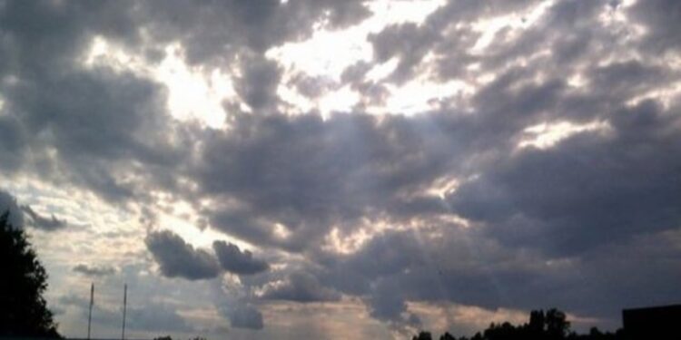 Mot i përkohshëm me kthjellime dhe vranësira, parashikimi për këtë të enjte