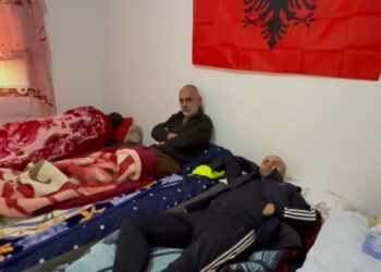 Naftëtarët në grevë urie: 11 ditë protestë dhe shëndetësi e dobët, por nuk dorëzohen.
