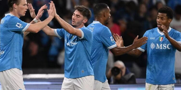 Napoli superon humbjen e turpshme në Holandë, ndërsa skuadra e Contes mposht Interin dhe merr vendin e parë.