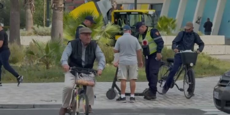 Ndalimi i përkohshëm i monopatinave elektrike: Vlora fillon bllokimin e qarkullimit të këtyre mjeteve pas vendimit të marrë.