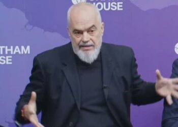 "Ndërsa kërkon sukses, Kryeministri Rama i bën thirrje Kosovës të fokusohet sa më pak te Serbia" në panelin për Ballkanin në Londër: "Të realizojnë kërkesat e BE-së dhe t'i lënë përgjegjësitë Beogradit".