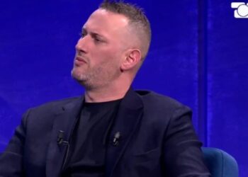 Në garën për kryeqytetin, Florjan Binaj apelon ndaj qytetarëve për unitet: Kur të votojmë, të mendojmë për të ardhmen e fëmijëve tanë.