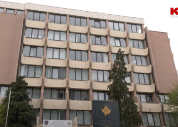 Në muajin dhjetor fillojnë dy procese gjyqësore në mungesë për krime lufte.