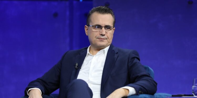 Nga komisioni me nënpunës civilë, shpallja e votës së pavlefshme e paligjshme/ Skandali në Kushtetuese, Rakipllari: Procesverbali është falsifikuar