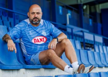 Nga shofer autobusi për 20 vjet, në stolin e La Ligës: Historia e jashtëzakonshme e trajnerit të Espanyolit, Manolo González.