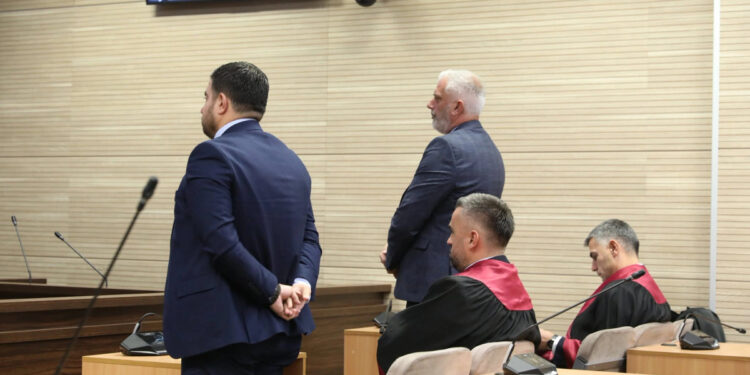 Nis shqyrtimi fillestar i çështjes ndaj Mujkës dhe Muzliukajt