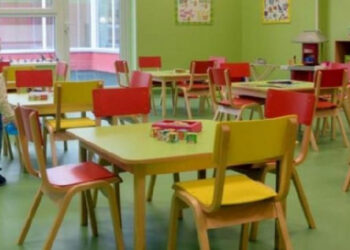 Një edukatore nën hetim pas publikimit të videove që tregojnë dhunë ndaj një fëmije 1-vjeçar.