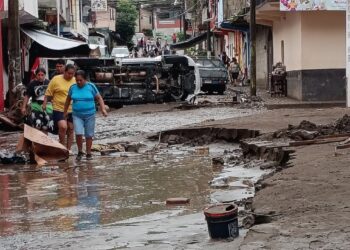 Numri i të vdekurve nga përmbytjet dhe rrëshqitjet e dheut në Meksikë arrin në 76, 27 persona ende të zhdukur